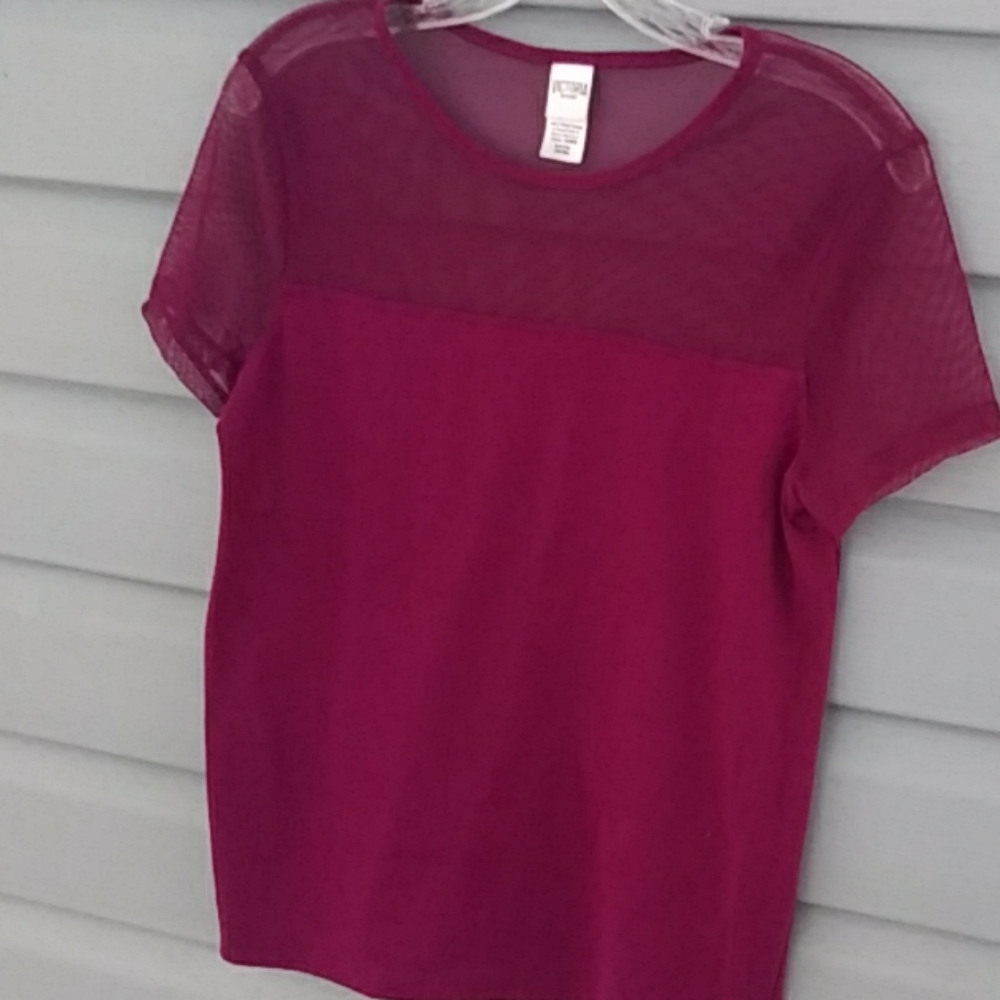 Victoria sport shirt size small